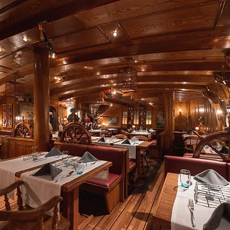 Boutique Albana Real - Restaurants & ホテル